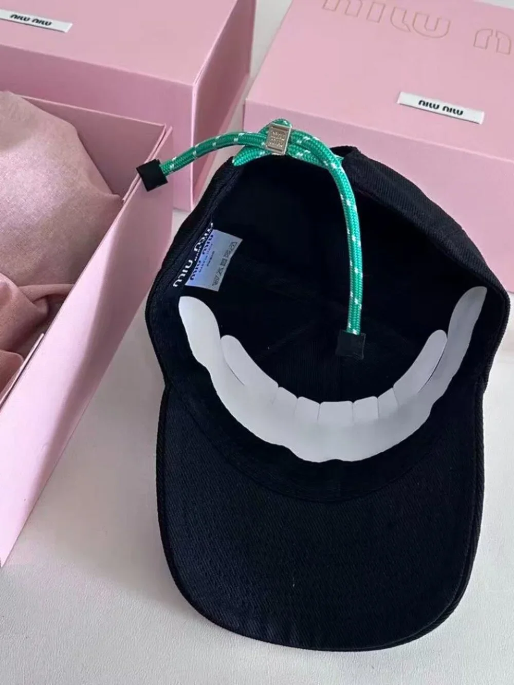 ✨MIU MIU black baseball cap
